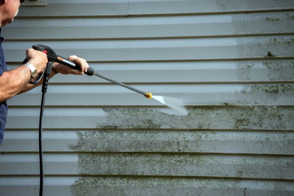 Cost of Vinyl Siding Power Washing in Goshen