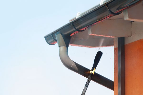 Eaves Power Washing in Goshen